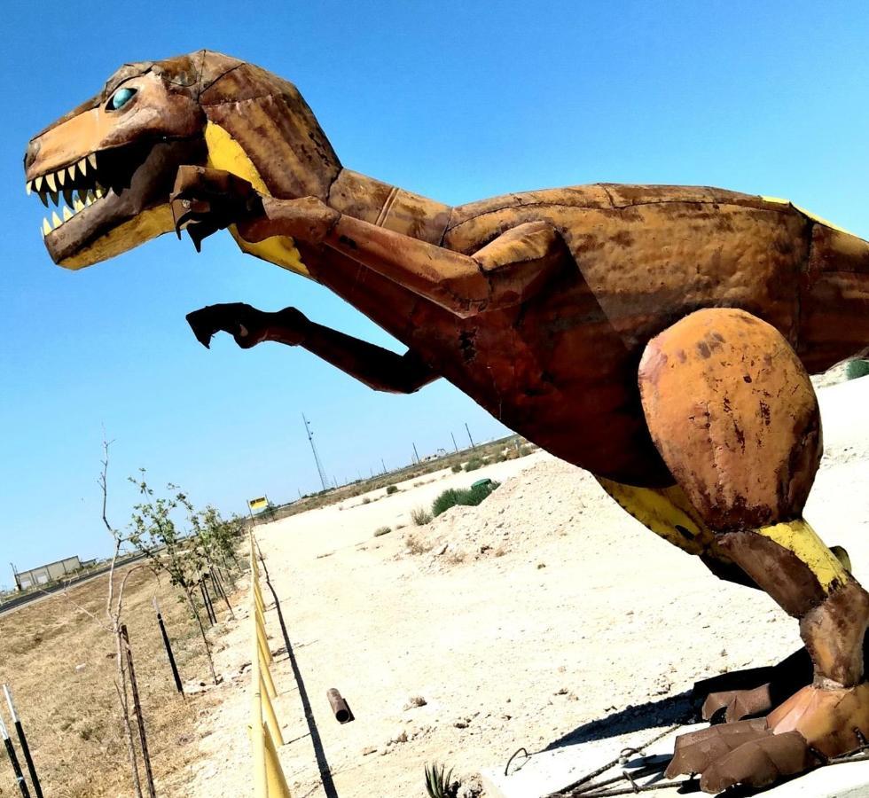 T-Rex Lodge Crane Luaran gambar